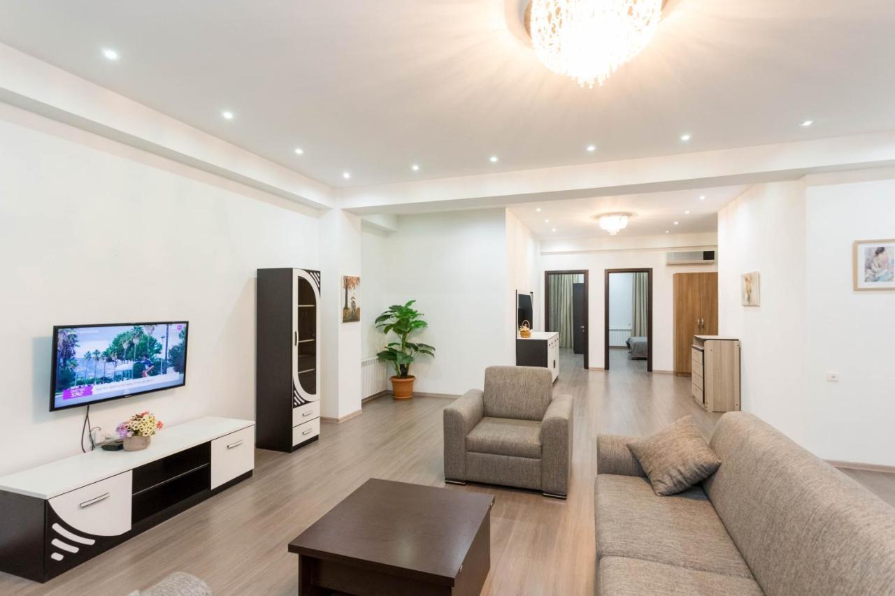 Apartment In The City Center Lll 第比利斯 外观 照片