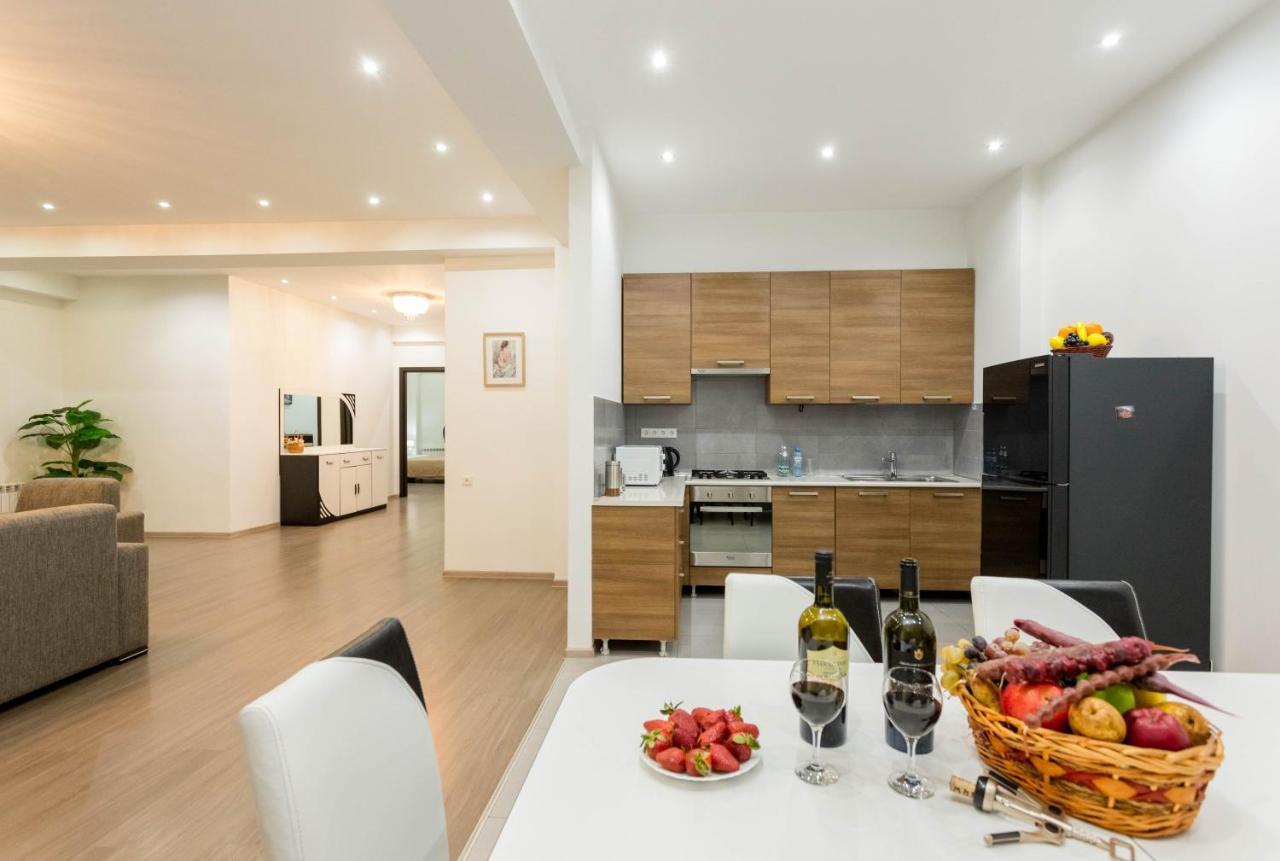 Apartment In The City Center Lll 第比利斯 外观 照片