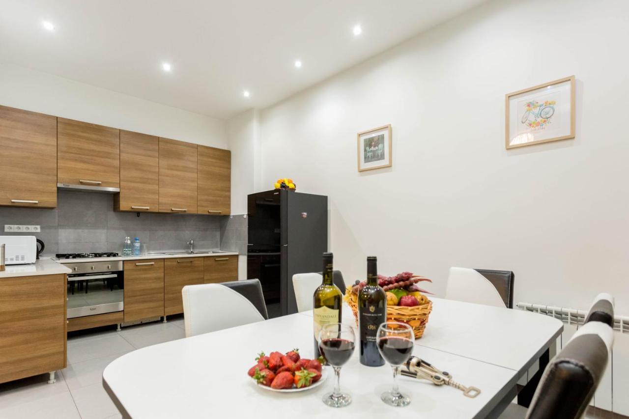 Apartment In The City Center Lll 第比利斯 外观 照片