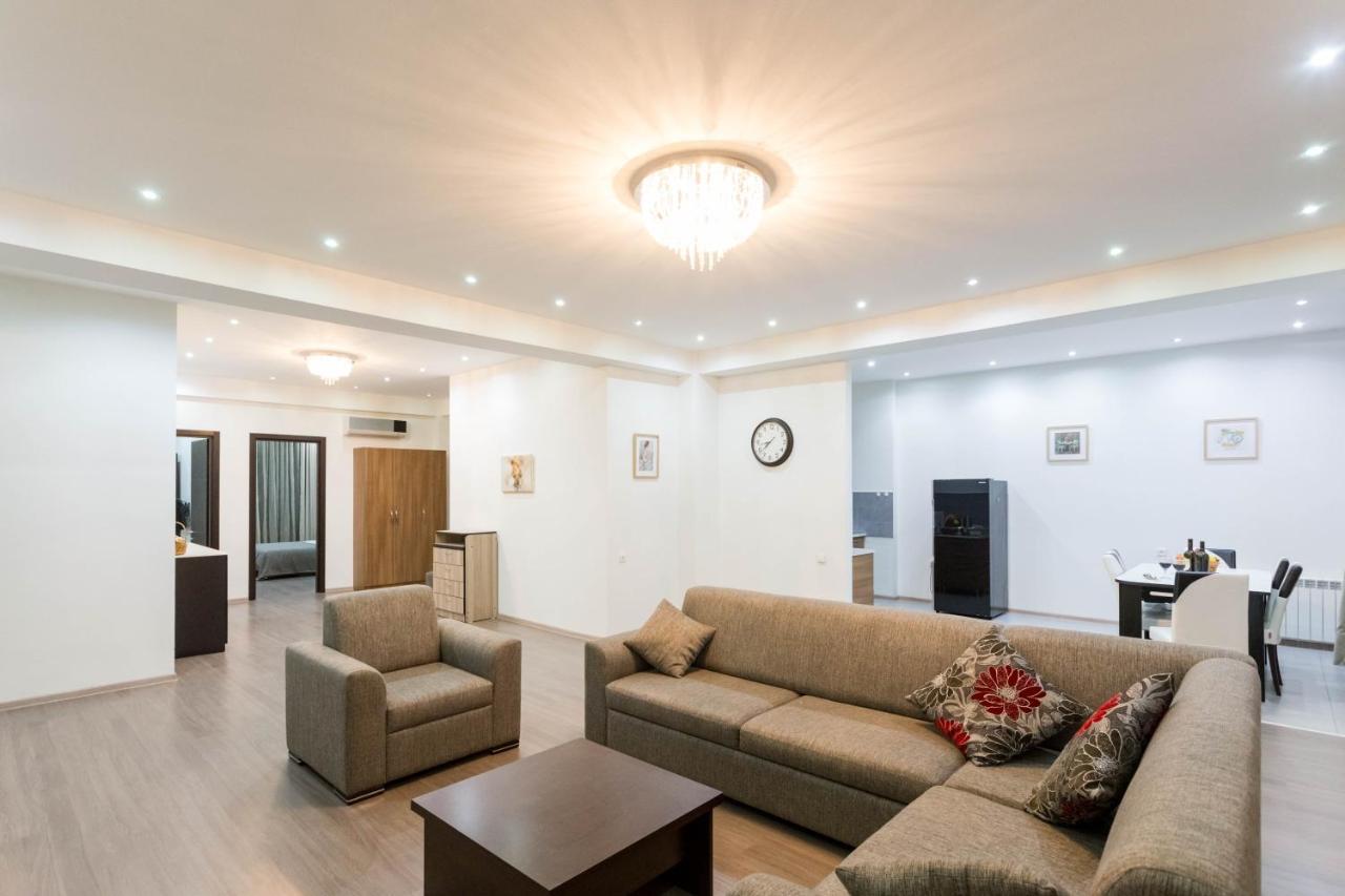 Apartment In The City Center Lll 第比利斯 外观 照片