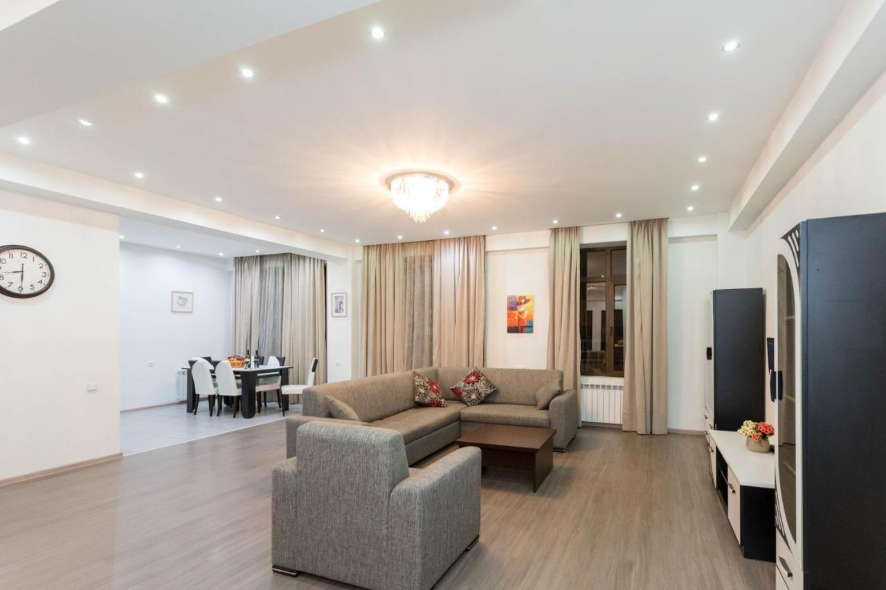 Apartment In The City Center Lll 第比利斯 外观 照片